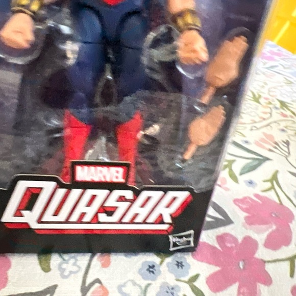 Marvel Legends Series Quasar. - Picture 9 of 10